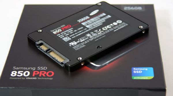 三星电子(Samsung Electronics)睽违4年推出固态硬盘(SSD)850系列新品
